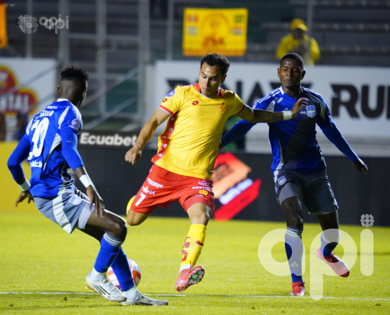 Los Eléctricos asechan al hexagonal grande