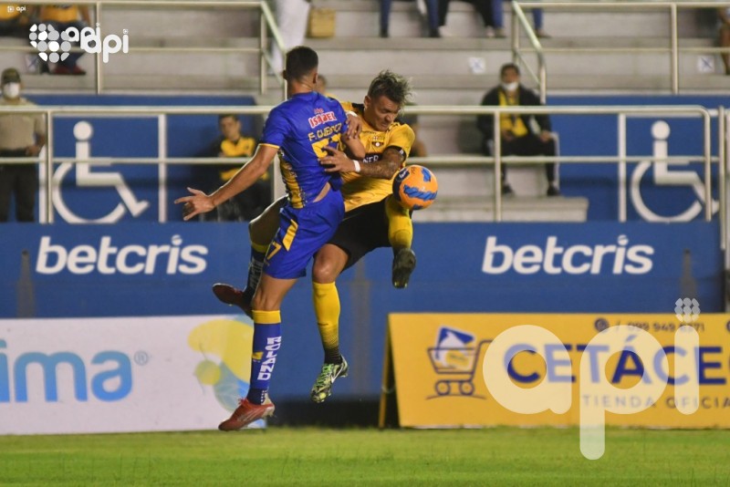 Triunfo agónico en Manta