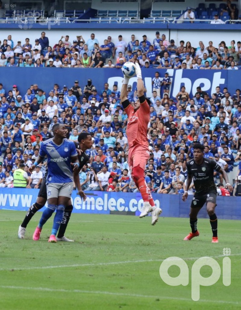 Emelec vuelve a tropezar 0-0 con Orense