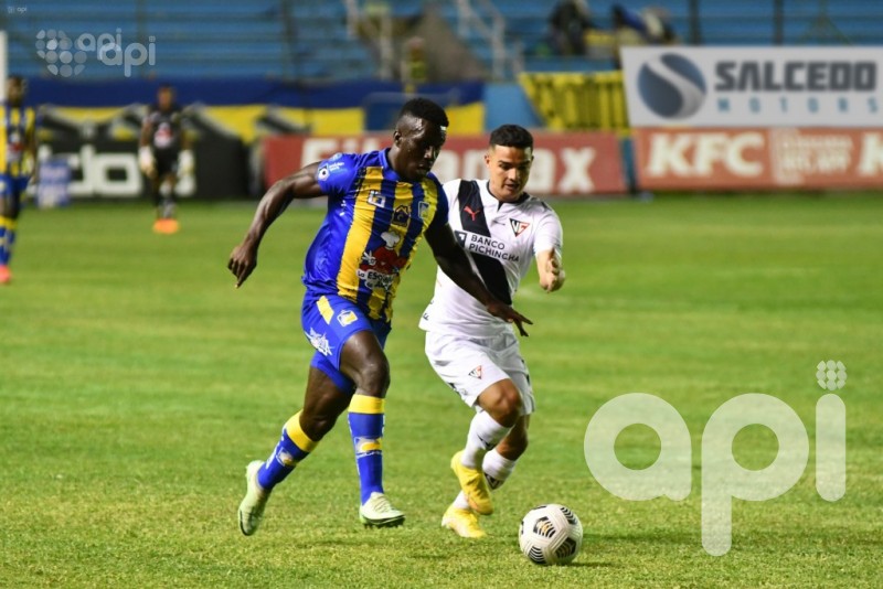 Delfín aplasta 3-0 a Liga