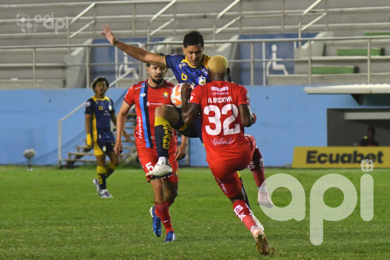 El Nacional ahoga 3-0 a Delfín en Manta