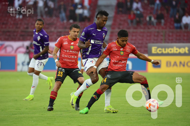 Liga salva el 2-2 ante Deportivo Cuenca