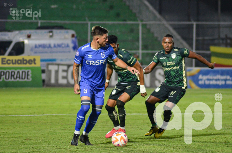 Bananero y Chatoleí se estrechan en la tabla