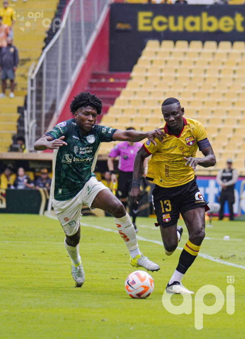 Barcelona se deshace 2-0 de Orense