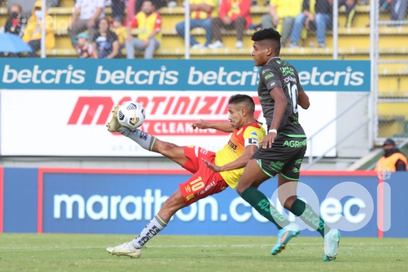 Aucas sufre, pero le pasa de a dos a Orense