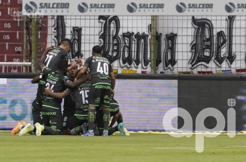 Festejo fronterizo en suelo albo