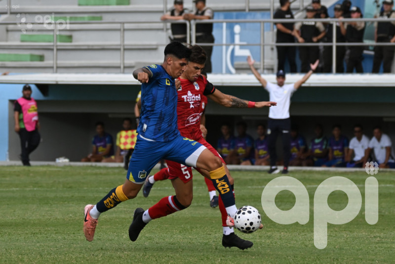 El Atunero pesca al escurridizo Delfín