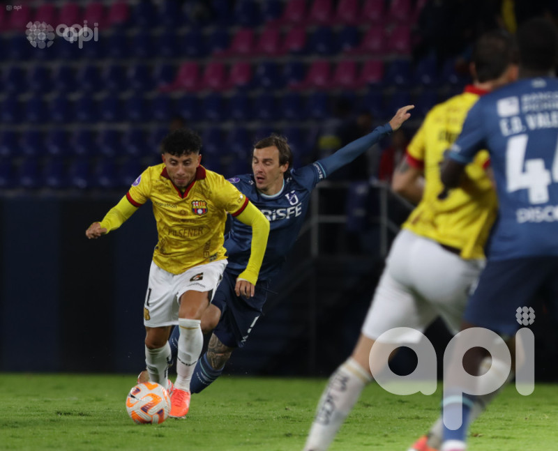 U. Católica salva el 1-1 ante Barcelona