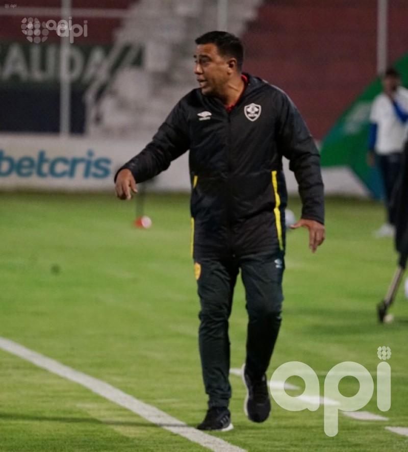 Un toque de vinotinto y 'Papá' Aucas vuelve a celebrar