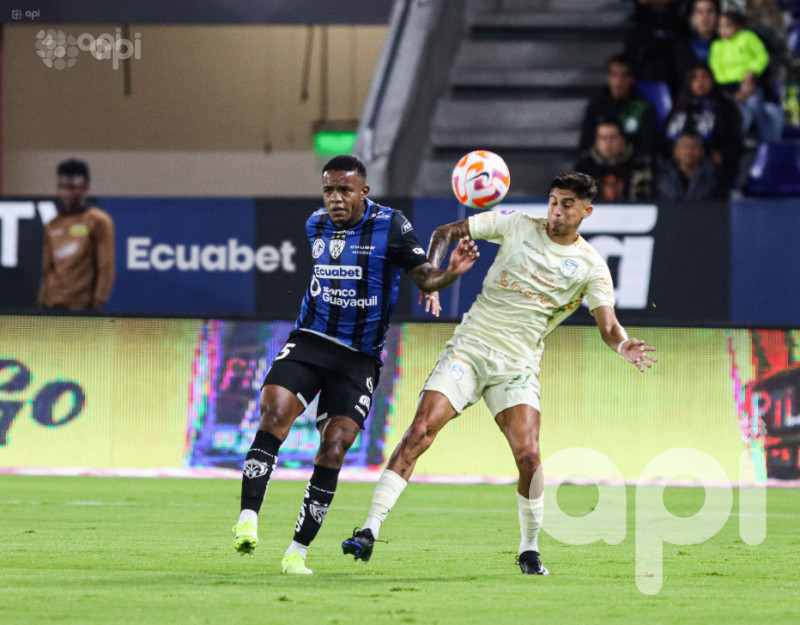 Nadie baja a IDV, líder intocable