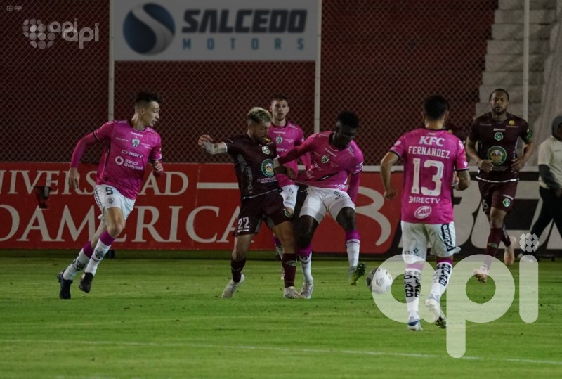 Independiente, triunfa pero deja vacante el título