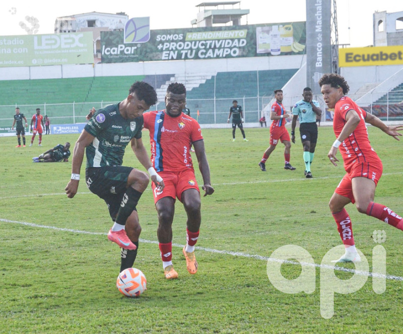 Bananerito pincha con los criollos