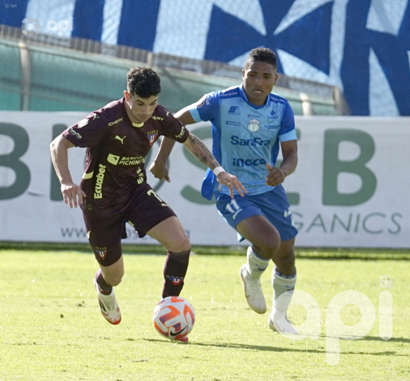 La U trepa y sumerge al celeste