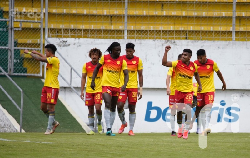 Aucas triunfa en Chillogallo y el pueblo festeja