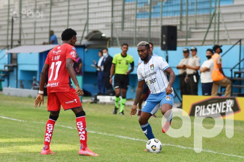 El gitano 'Súper 9' se hunde en la primera etapa