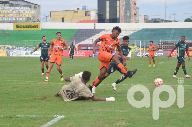 Libertad sube a quinto y contiene a Orense, sexto