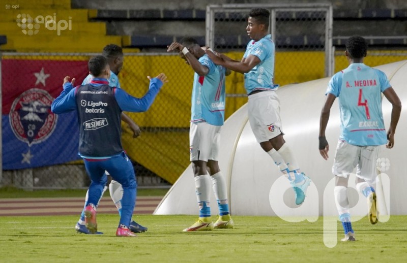 Olmedo saca una victoria de Santo Domingo por el ascenso