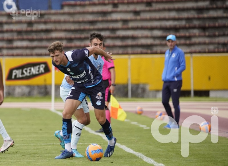 Católica salva, con polémica, un empate 2-2 ante Macará