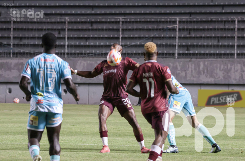 Vinotinto, puntero al golear al Cetáceo
