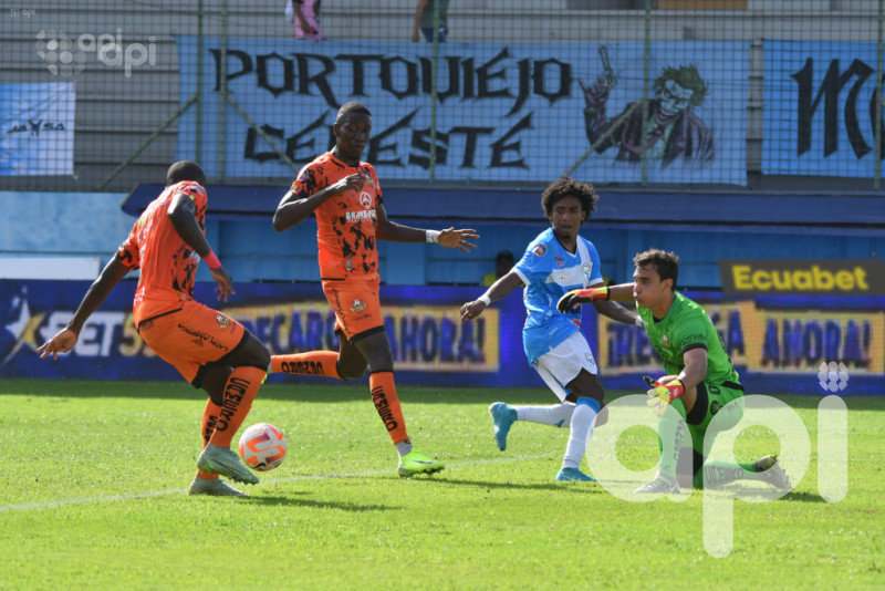 Manta y Libertad FC firnan tablas 1-1