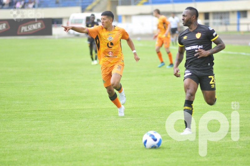 Aucas rescata un empate 2-2 ante Libertad en Loja
