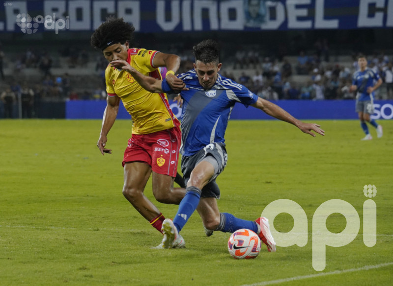 Papá Aucas, tercero y azul a la baja