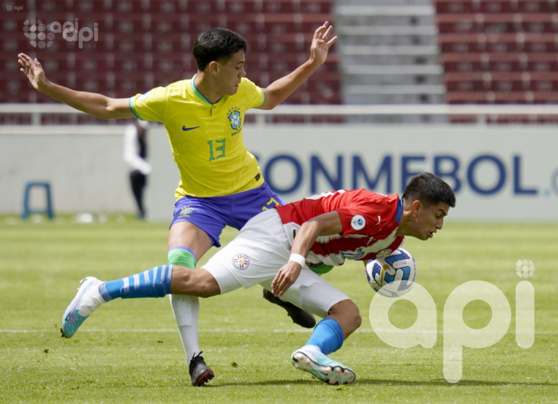 Brasil se reivindica 4-1 ante Paraguay