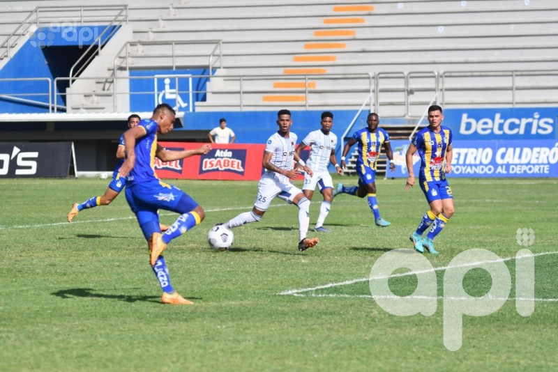 Delfín sepulta 3-1 a 9 de Octubre