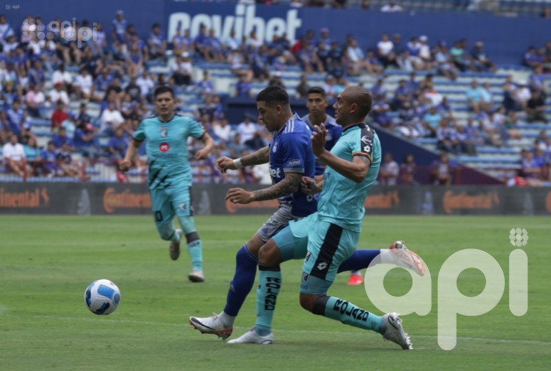 Los azules se alejan del descenso
