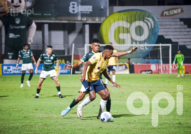 Orense empareja 2-2 con Universidad Católica en Machala