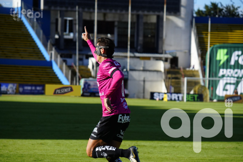 Del Valle se cola en la punta