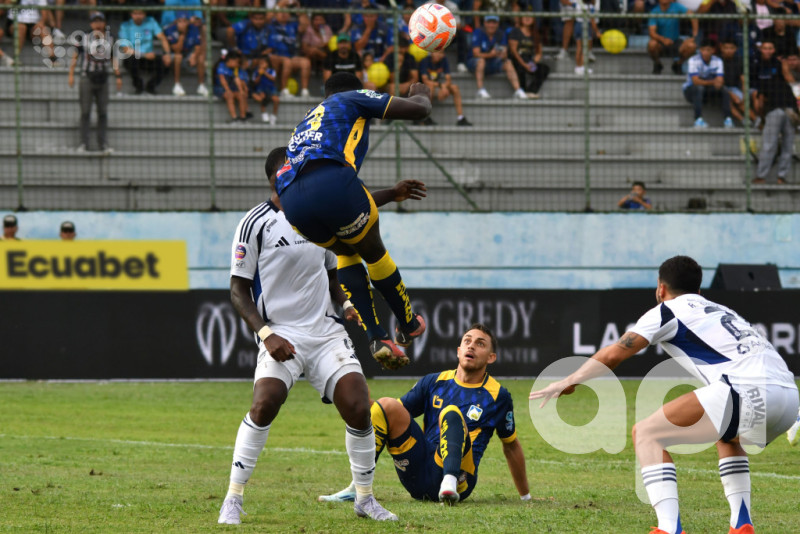 Delfín sumerge 2-0 a Emelec