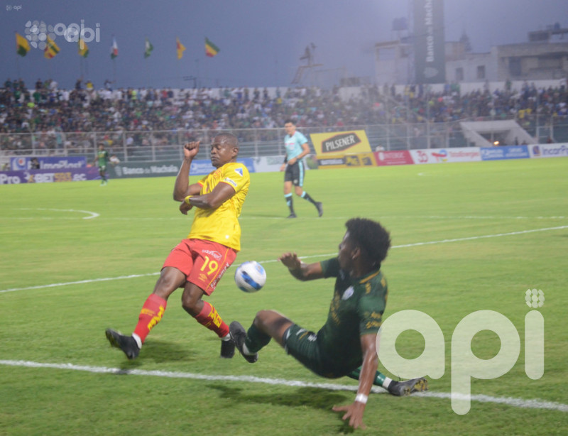Papá Aucas se mete en la Libertadores con drama