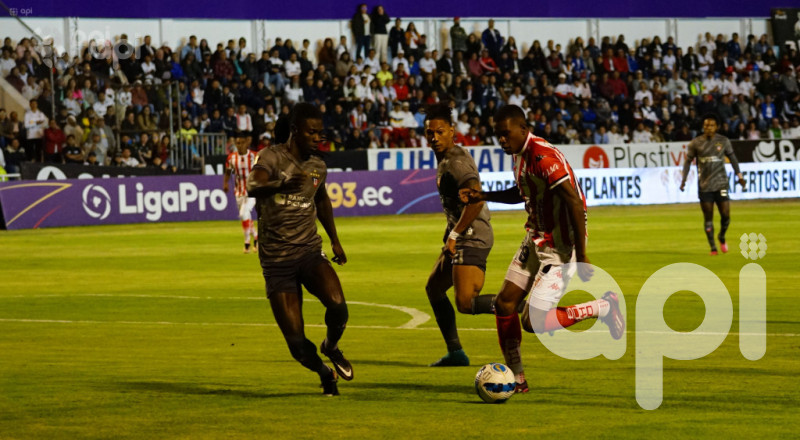 Liga pasa 2-0 a Técnico y comanda la etapa