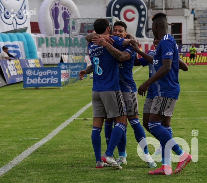 Azul, el color del primer líder al inicio de la segunda etapa