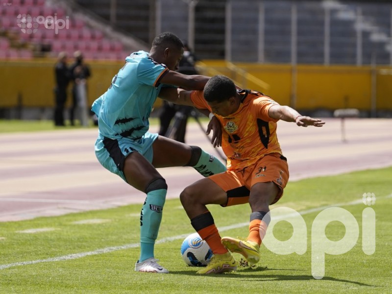 Cumbayá suma triple y se aleja del sótano