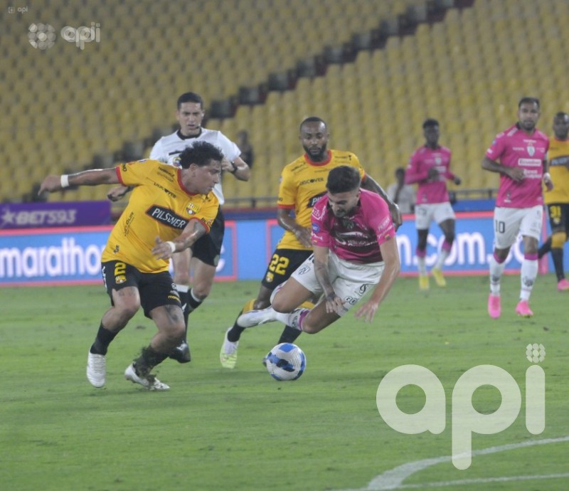 Barcelona salva empate 1-1 ante IDV