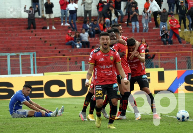 Cuenca apaga a un intermitente Emelec