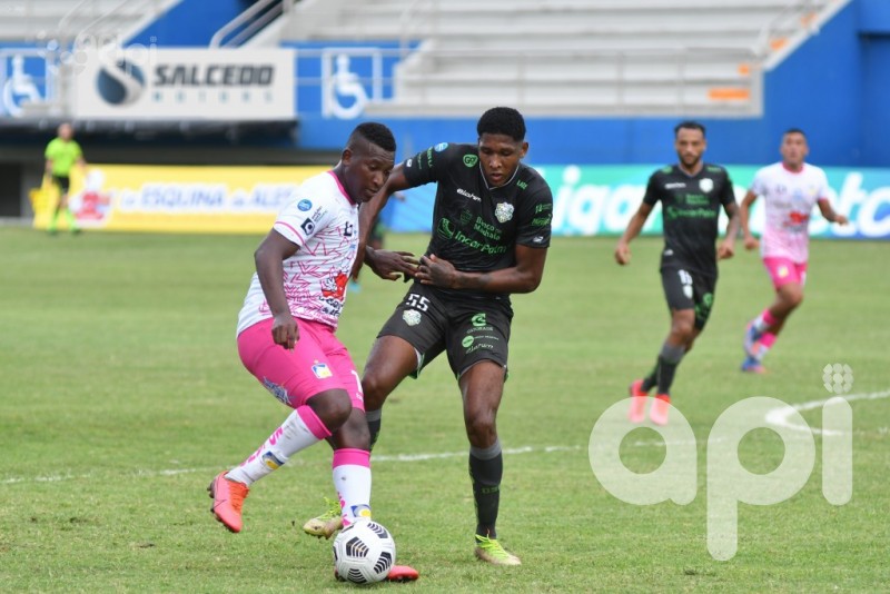 Delfín domina a Orense pero apenas gana 2-1 en Manta