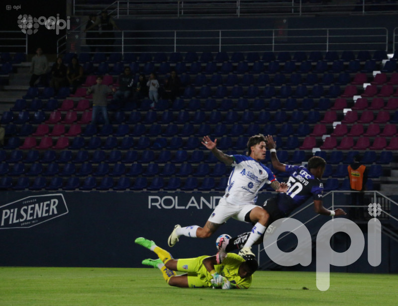 Del Valle persigue de cerca a la U