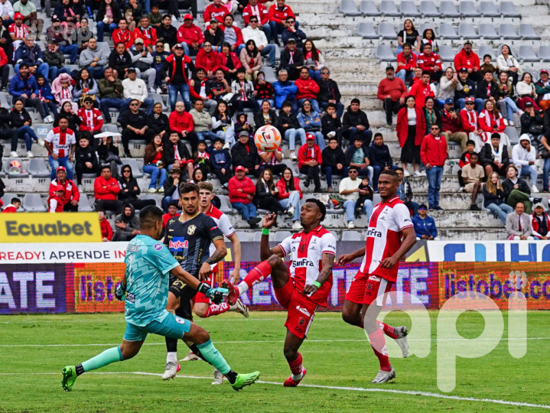 Técnico Universitario remonta 3-1al Manta