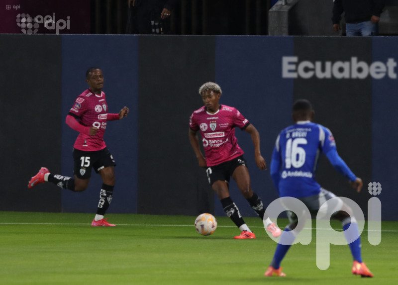 Los azules detienen a los rayados