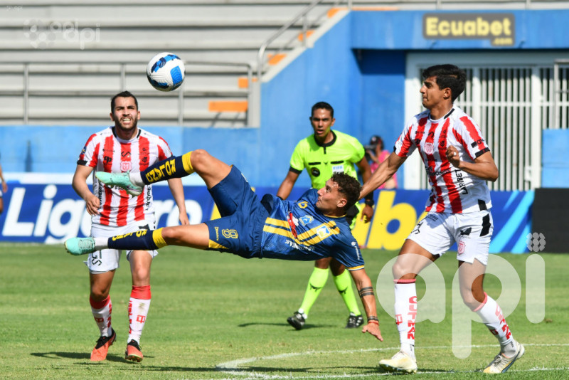 El Cetáceo logra primer triunfo