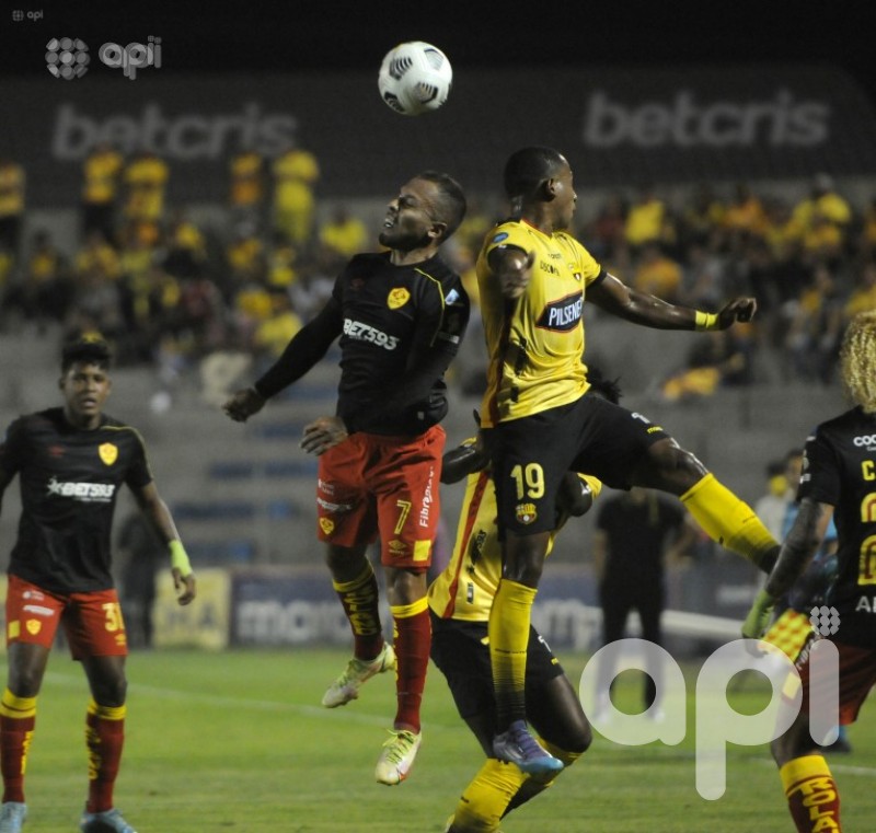 Aucas supera 2-0 a Barcelona en Milagro