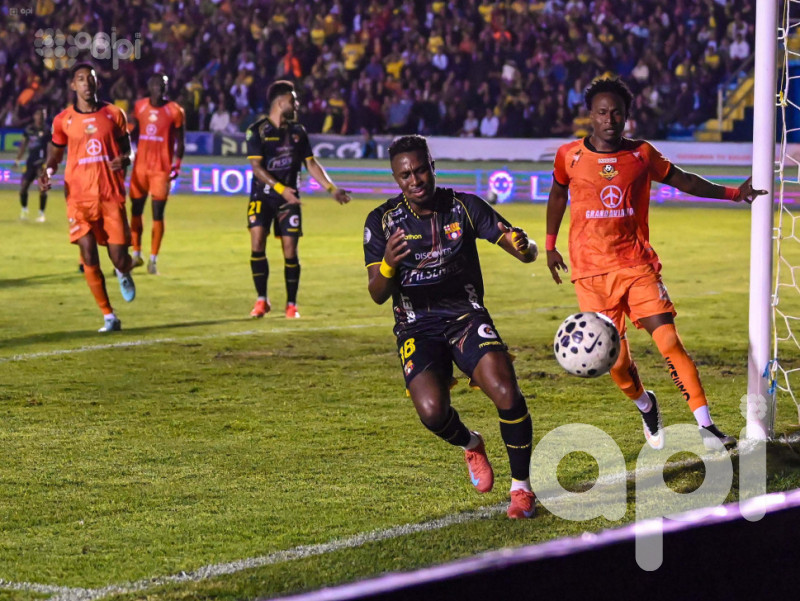 Libertad sella 0-0 con Barcelona