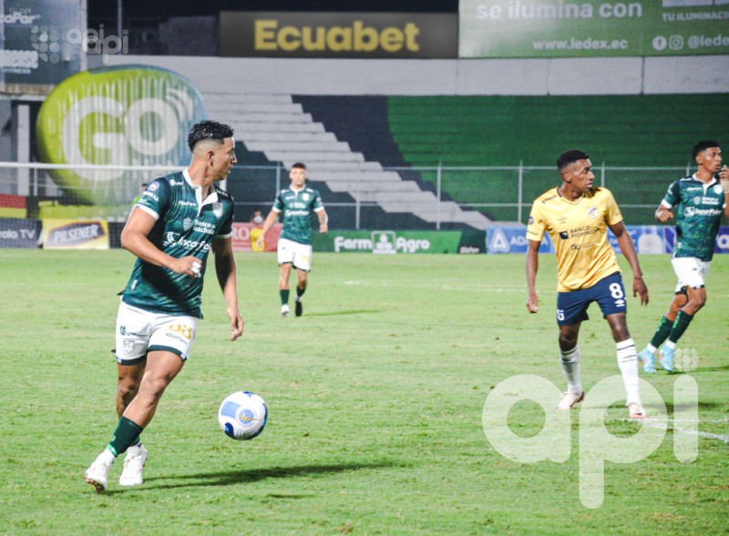 El verde fronterizo a la caza del puntero