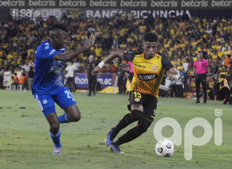 Barcelona y Emelec dividen honores en el Clásico del Astillero