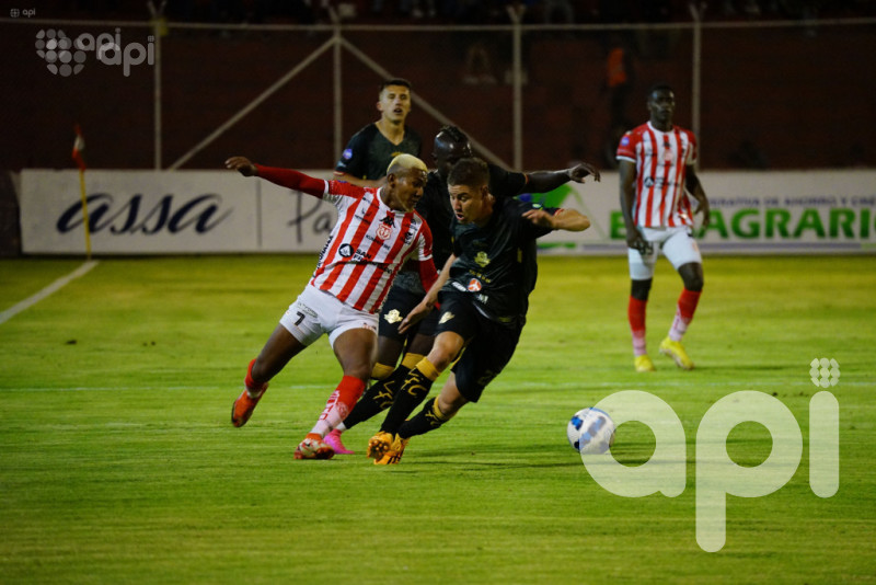 Libertad salva un empate 1-1 ante Técnico U en Ambato