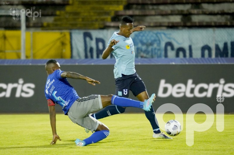 Chatoleí, a Libertadores tras electrocutar a los azules