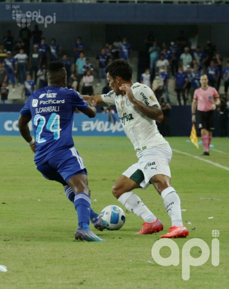 Emelec cae ante el bicampeón, pero mejora la imagen